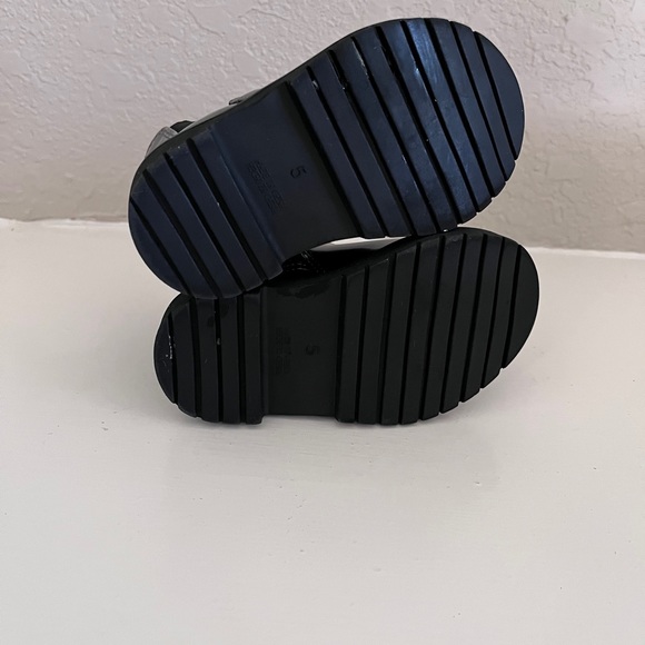 Baby GAP Toddler Shiny Ankle Boots (size 5) - Picture 6 of 8